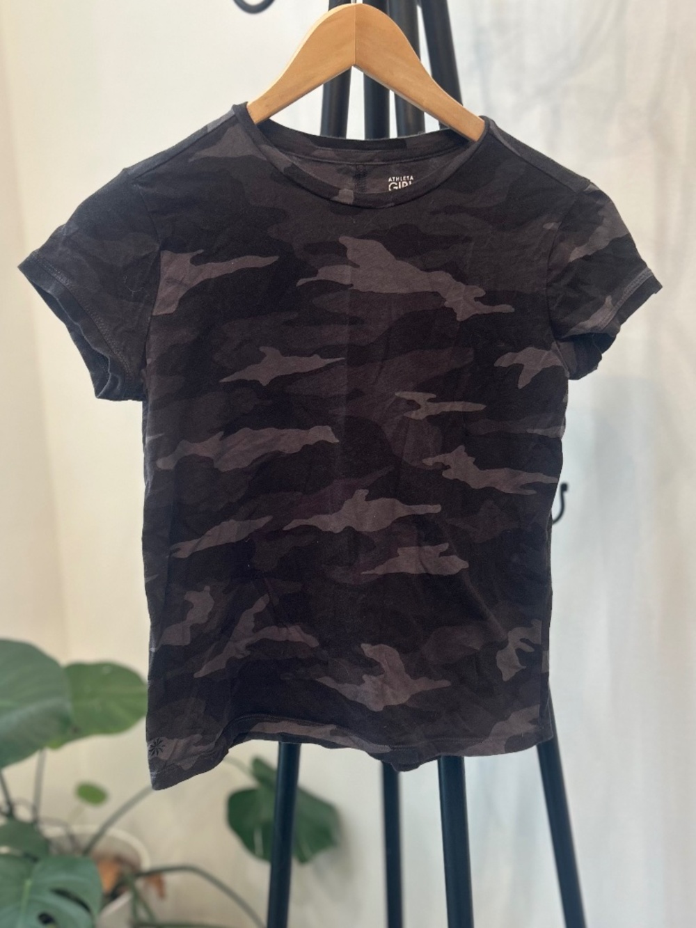 Athleta Camo Print Tee Shirt youth Size large